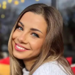 Водещата на тотото София Маринкова прикова погледите по бански