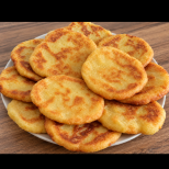 Когато ми останат варени картофи, глезя домашните с тези картофени палачинки - от 50 години не знам по-вкусна рецепта: