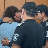 Психолог обясни защо бащата прегърна сина си, обвинен за убийството на Георги Кузев