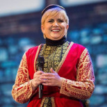 Николина Чакърдъкова също изпрати първокласник!