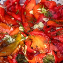 Печени чушки с чесън: 5 бабини трика за перфектен вкус