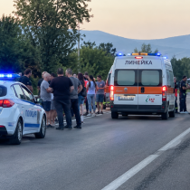 Тежка катастрофа: Пешеходец загина, движението по пътя за Маказа е отклонено