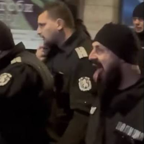 Култов полицай от миналогодишните протести сложи край на живота си