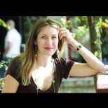 Помните ли я? Изгря като политически журналист, но леля й е още по-известна и от нея!