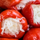 Мариновани чушки, пълнени със зеле – класическа зимнина, която изчезва от трапезата за минути