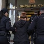 Първи снимки на майката и сина, задържани за убийството на 67-годишен мъж в Димитровград