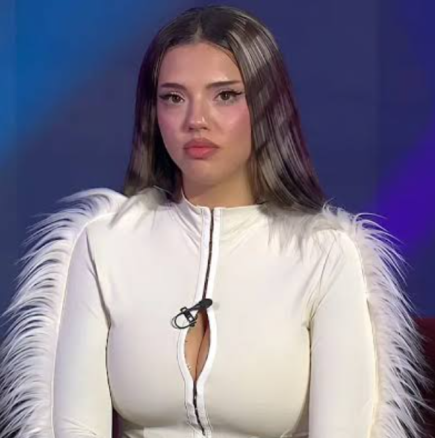 Дара си смени името! След конфликта със Саня Армутлиева, певицата се представя по различен начин