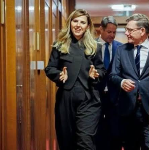 Модните гафове на министър Велислава Петрова-Чамова предизвика коментари: Ето кои визии привлякоха вниманието