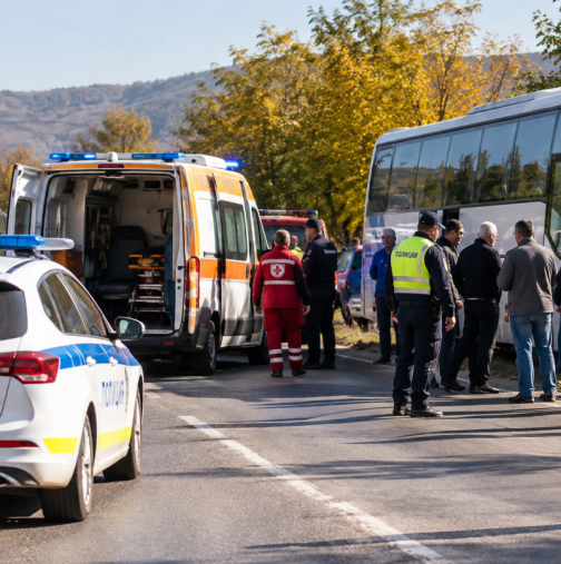 Автобус катастрофира край Павел баня, има ранени