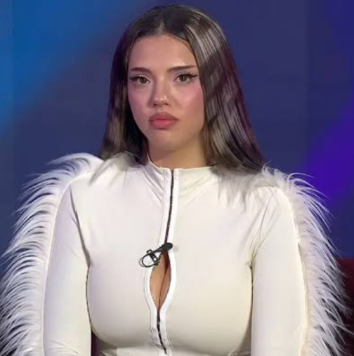 Дара си смени името! След конфликта със Саня Армутлиева, певицата се представя по различен начин