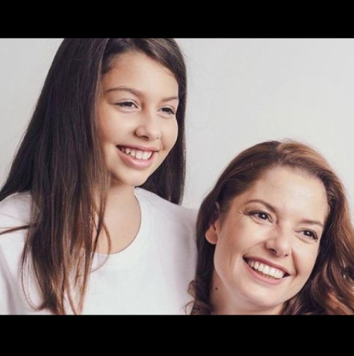 Красиви, млади и влюбени: Дъщерята на Алекс Сърчаджиева показа момчето до себе си, сияе до него