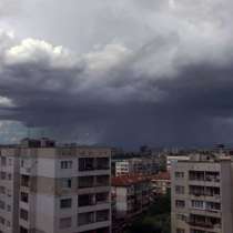 Ураган се извива в момента над София!