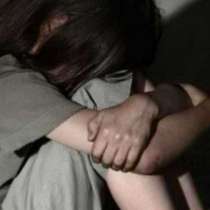 Баща изнасилвал 11-годишната си дъщеря пред майка й