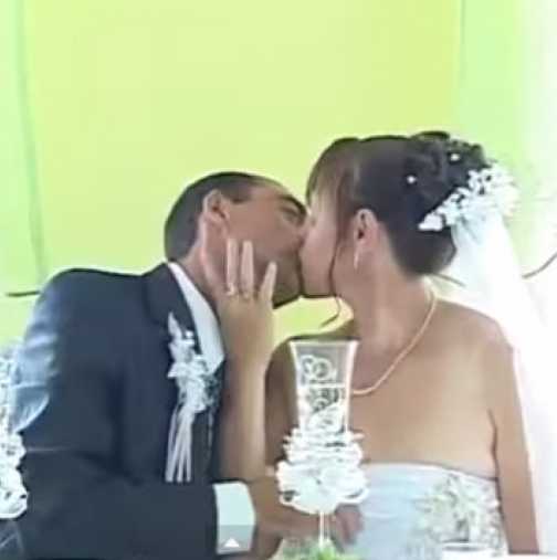 Тежък живот чака този младоженец с такава булка до себе си! (Видео)