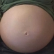Това видео ще ви зарадва: Бебето прави каскади в майчиния корем (Видео)