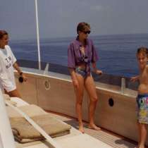 Вижте непубликувани снимки на принцеса Даяна по бански на яхта