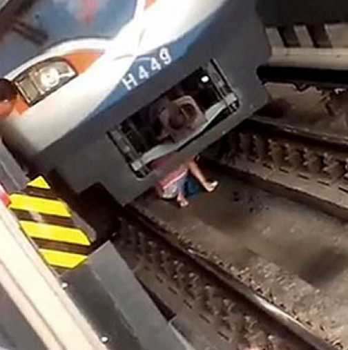 Невиждано досега: Бременна падна на релсите под влак и оцеля /Видео/