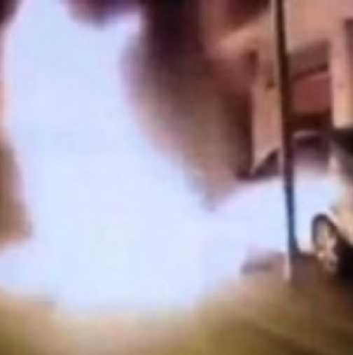 Жена запали любовницата на съпруга си - зловещо видео