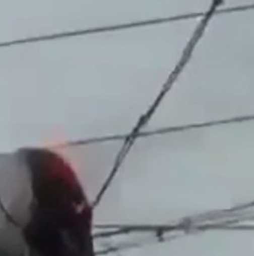 Мъж изгоря жив, докато краде кабели! - Ужасяващо видео, което не е за хора със слаби нерви