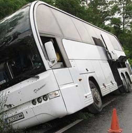 46 деца оцеляха по чудо в автобус, шофьорът получил инсулт