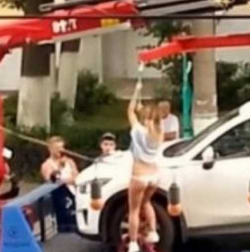 Девойка направила стриптийз да спаси колата си от Паяка - Вижте във видеото, дали успя