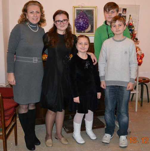 Православната църква изхвърли майка с четири деца на улицата