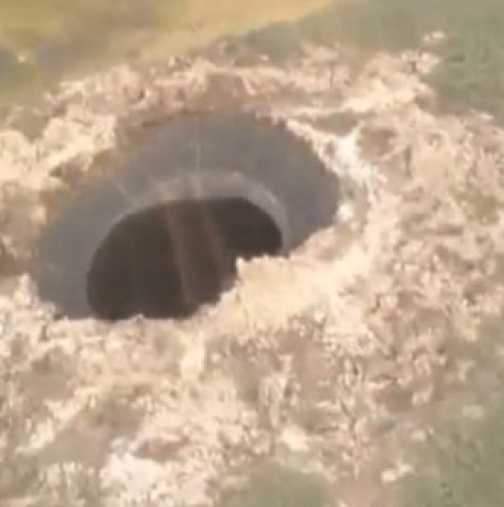 Огромна дупка зейна от "края на света"-видео