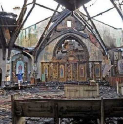 Църква изгоря до основи, а иконите останаха недокоснати от огъня!