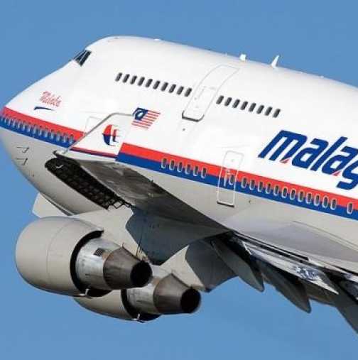 Очевидци: От малайзийския самолет падаха голи трупове! Видео
