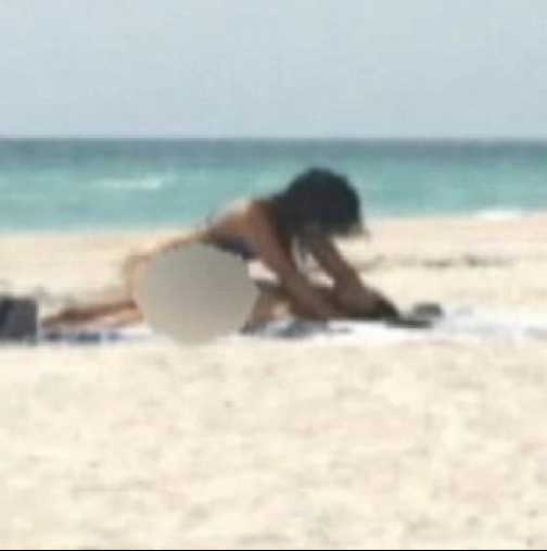 Секс на плажа: Бодибилдър люби приятелката си пред очите на деца