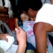 Момиченце се събуди в ковчега преди да го погребат-видео