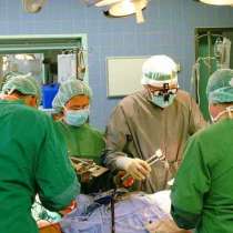 Спасиха 28-годишен мъж с изместени коремни органи