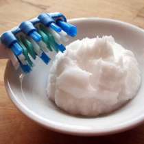Лесна домашна паста за избелване на зъбите 
