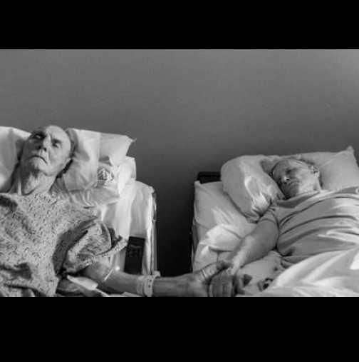Баба и дядо починаха заедно, хванати за ръце след 62 години брак