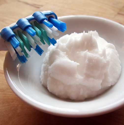 Лесна домашна паста за избелване на зъбите 