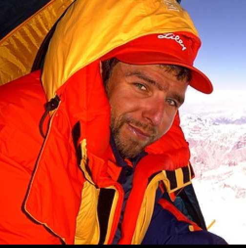 Българин изкачи  втория по височина връх в света