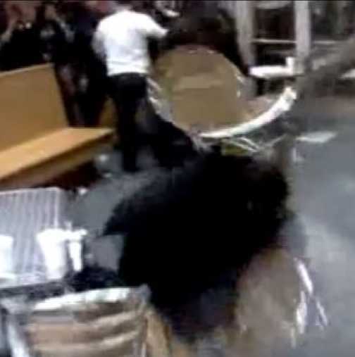 Мъж разби стол в главата на клиент в заведение