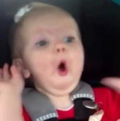Бебе спира да плаче, щом чуе определена песен! (Видео)