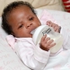 Уникално 3-дневно бебе вече само държи шишето си - Видео