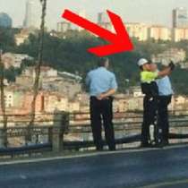 Полицай позирал за селфи, докато човек се опитва да се самоубие-снимка