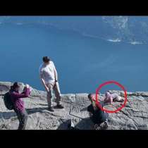 Бебе пълзи на ръба на скала висока 600 метра, а родителите снимат този ужасен момент.