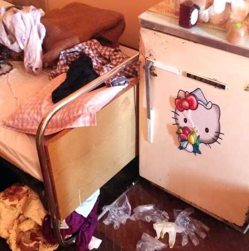 Певица изродила сама бебето си в таванска стая и го изхвърля на боклука