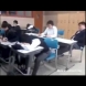 Така се буди спящ ученик - абсолютен смях (Видео)