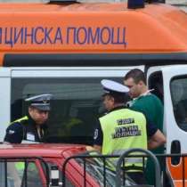 Три жени в болница след катастрофа между маршрутка в трамвай