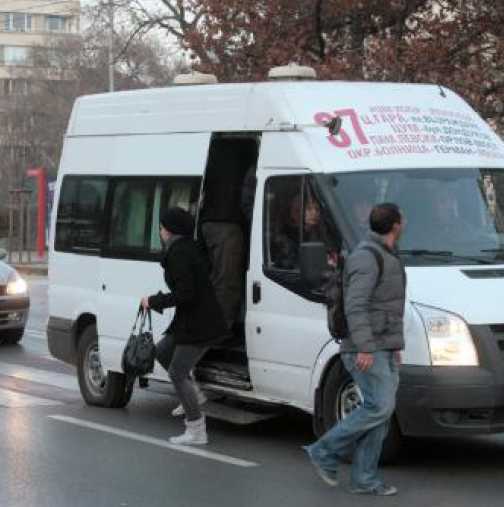 Шофьор на маршрутка извади пистолет срещу пешеходец