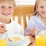 Защо закуската е най-важното хранене за детето