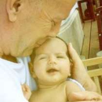 Брус Уилис гушка бебенцето си-първи снимки пред публика 