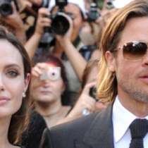 Брад Пит и Анджелина Джоли слагат караоке в дома си 