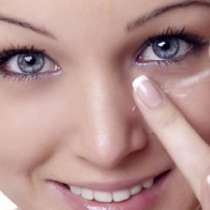Как да предпазим кожата около очите по естествен начин