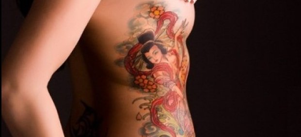 Татуировки за жени на ребрата